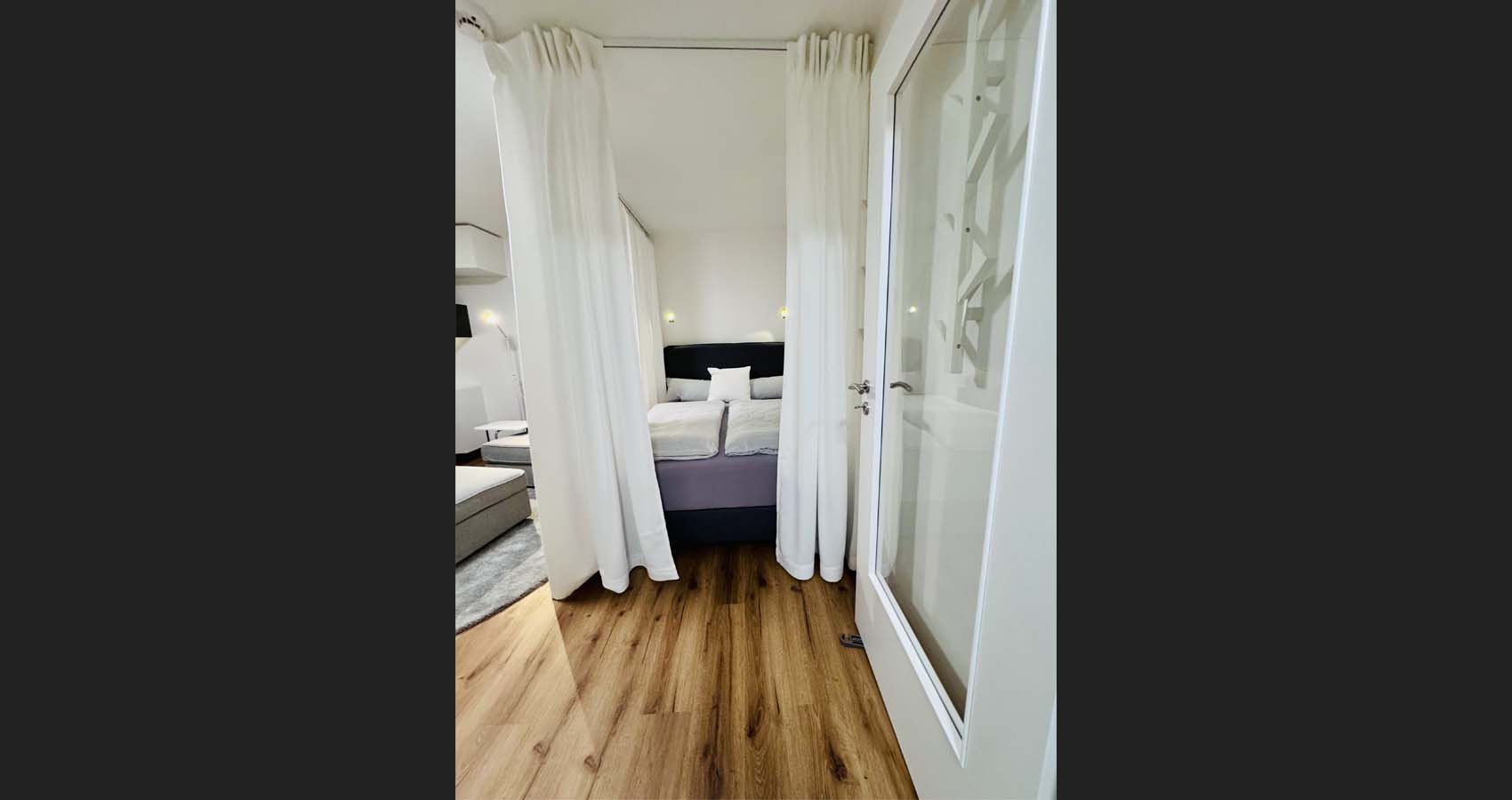 Schlafbereich im InnStyle Apartment Rosenheim