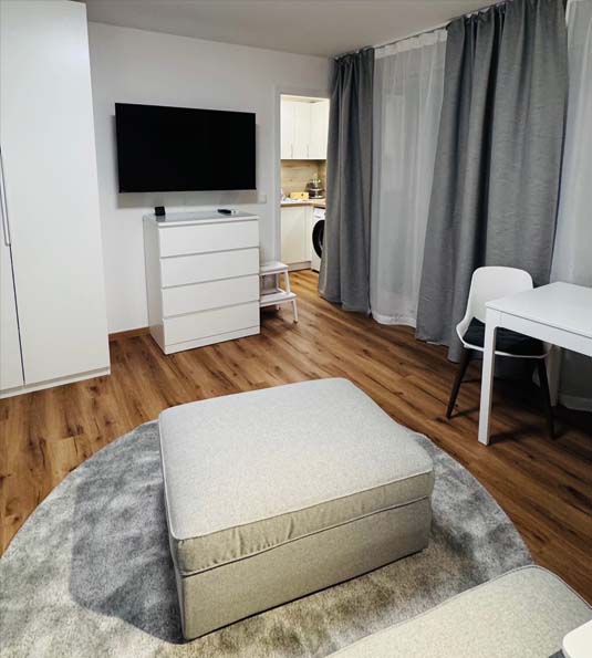 Modernes InnStyle Apartment in Rosenheim – heller Wohnbereich mit gemütlicher Einrichtung